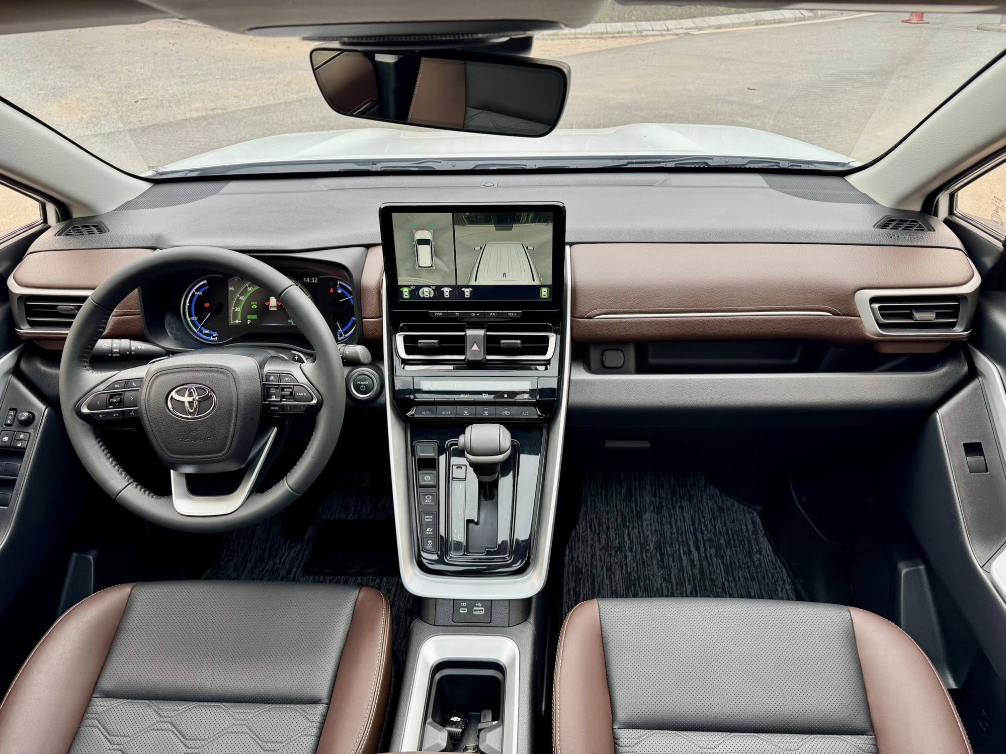 Toyota Innova Cross hybrid giảm gi&aacute; c&ograve;n 960 triệu đồng sau khi &aacute;p thuế mới: Giữ nguy&ecirc;n trang bị, rẻ hơn Custin bản 'full'- Ảnh 4.