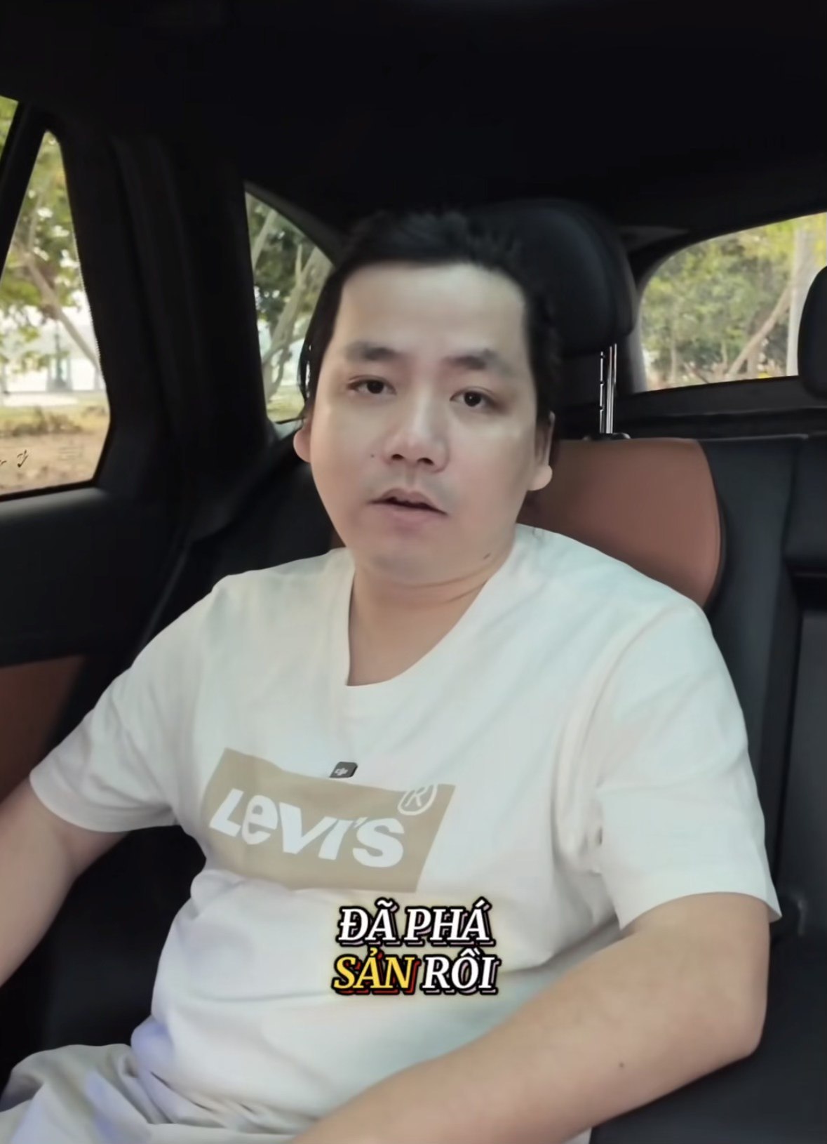 Nhìn lại dàn xe của Khoa Pug trước khi tuyên bố phá sản: Từ Camry ‘máy V6’ độc lạ tại Mỹ đến cặp đôi Mercedes-Benz hơn 4 tỷ đồng tại Việt Nam- Ảnh 2. Nhìn lại dàn xe của Khoa Pug trước khi tuyên bố phá sản: Từ Camry ‘máy V6’ độc lạ tại Mỹ đến cặp đôi Mercedes-Benz hơn 4 tỷ đồng tại Việt Nam- Ảnh 2.