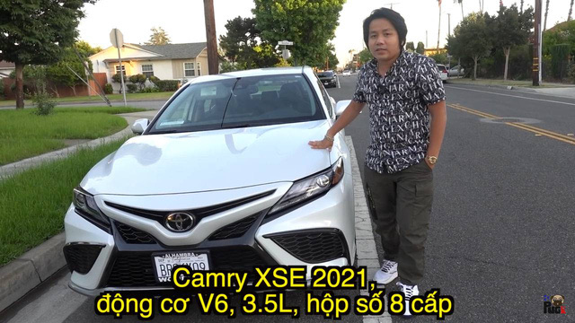 Nhìn lại dàn xe của Khoa Pug trước khi tuyên bố phá sản: Từ Camry ‘máy V6’ độc lạ tại Mỹ đến cặp đôi Mercedes-Benz hơn 4 tỷ đồng tại Việt Nam- Ảnh 5. Nhìn lại dàn xe của Khoa Pug trước khi tuyên bố phá sản: Từ Camry ‘máy V6’ độc lạ tại Mỹ đến cặp đôi Mercedes-Benz hơn 4 tỷ đồng tại Việt Nam- Ảnh 5.