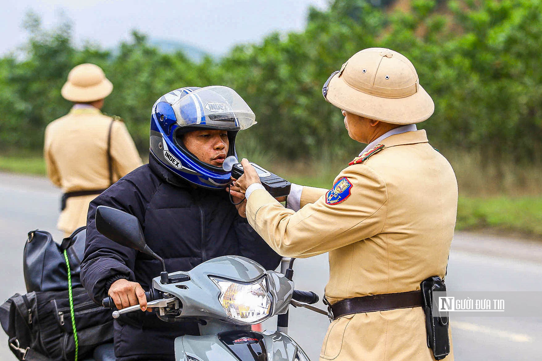 Vội về qu&ecirc; ăn Tết, nhiều t&agrave;i xế nhận giấy phạt- Ảnh 7.