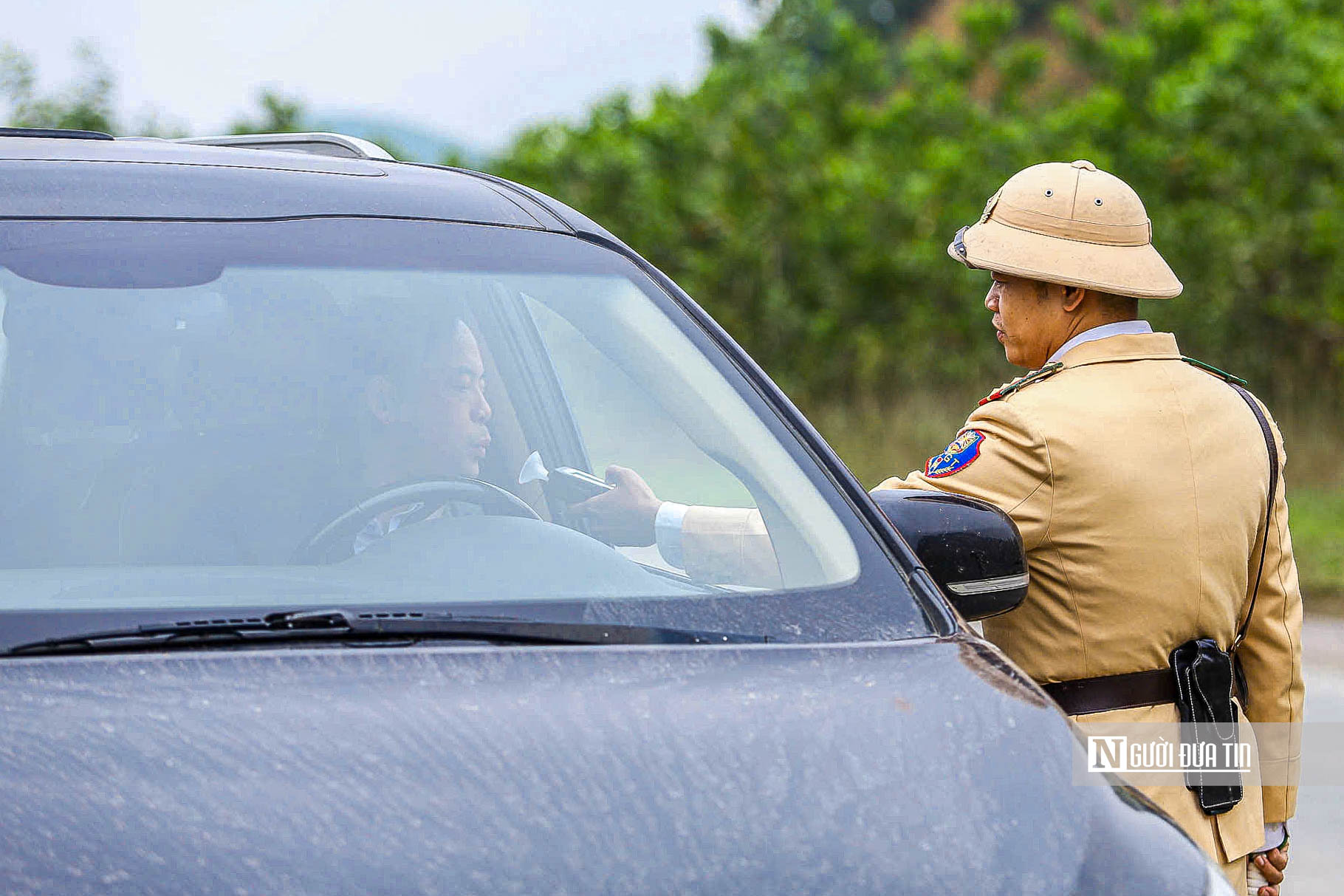 Vội về qu&ecirc; ăn Tết, nhiều t&agrave;i xế nhận giấy phạt- Ảnh 4.