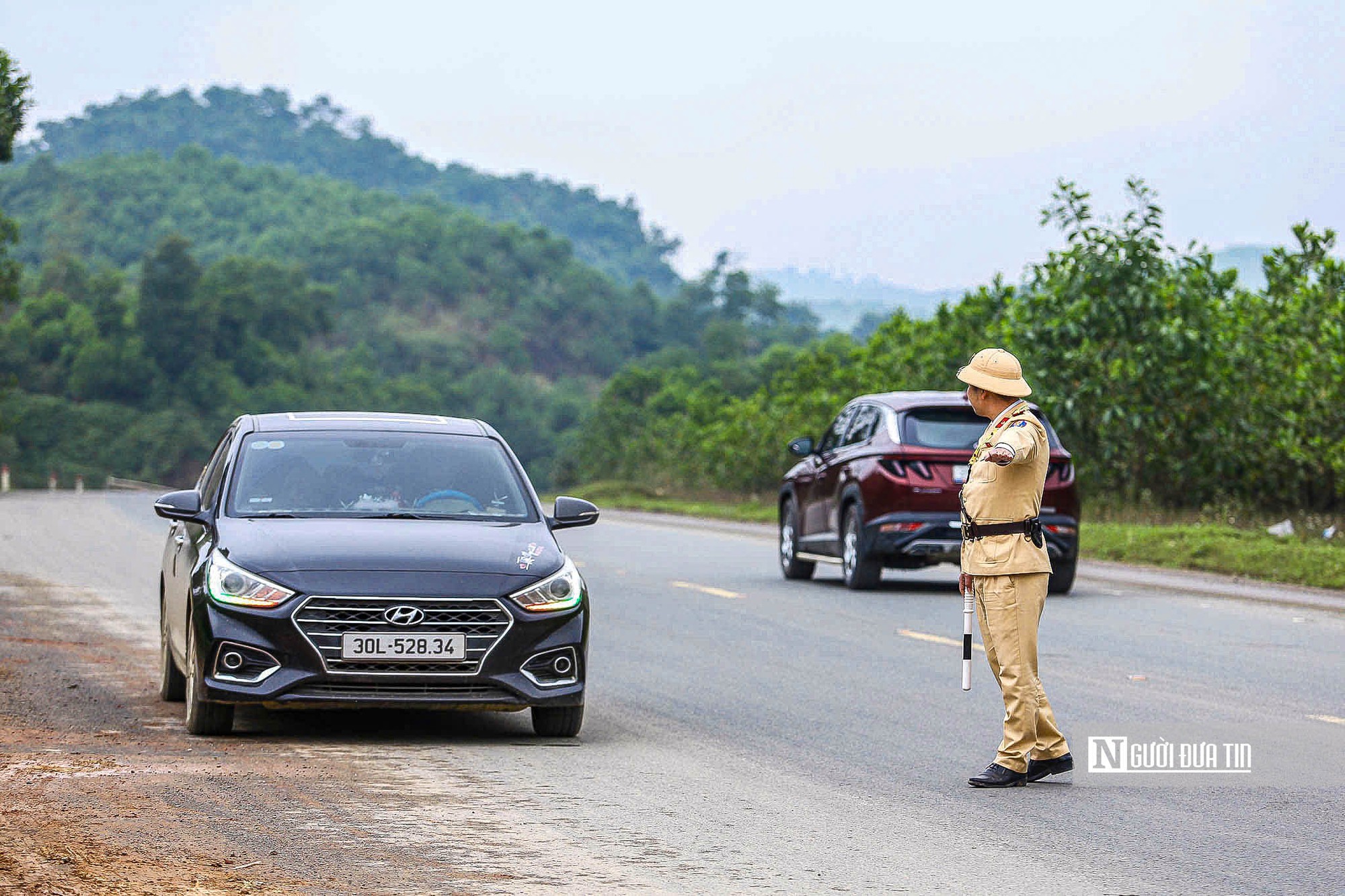 Vội về qu&ecirc; ăn Tết, nhiều t&agrave;i xế nhận giấy phạt- Ảnh 2.