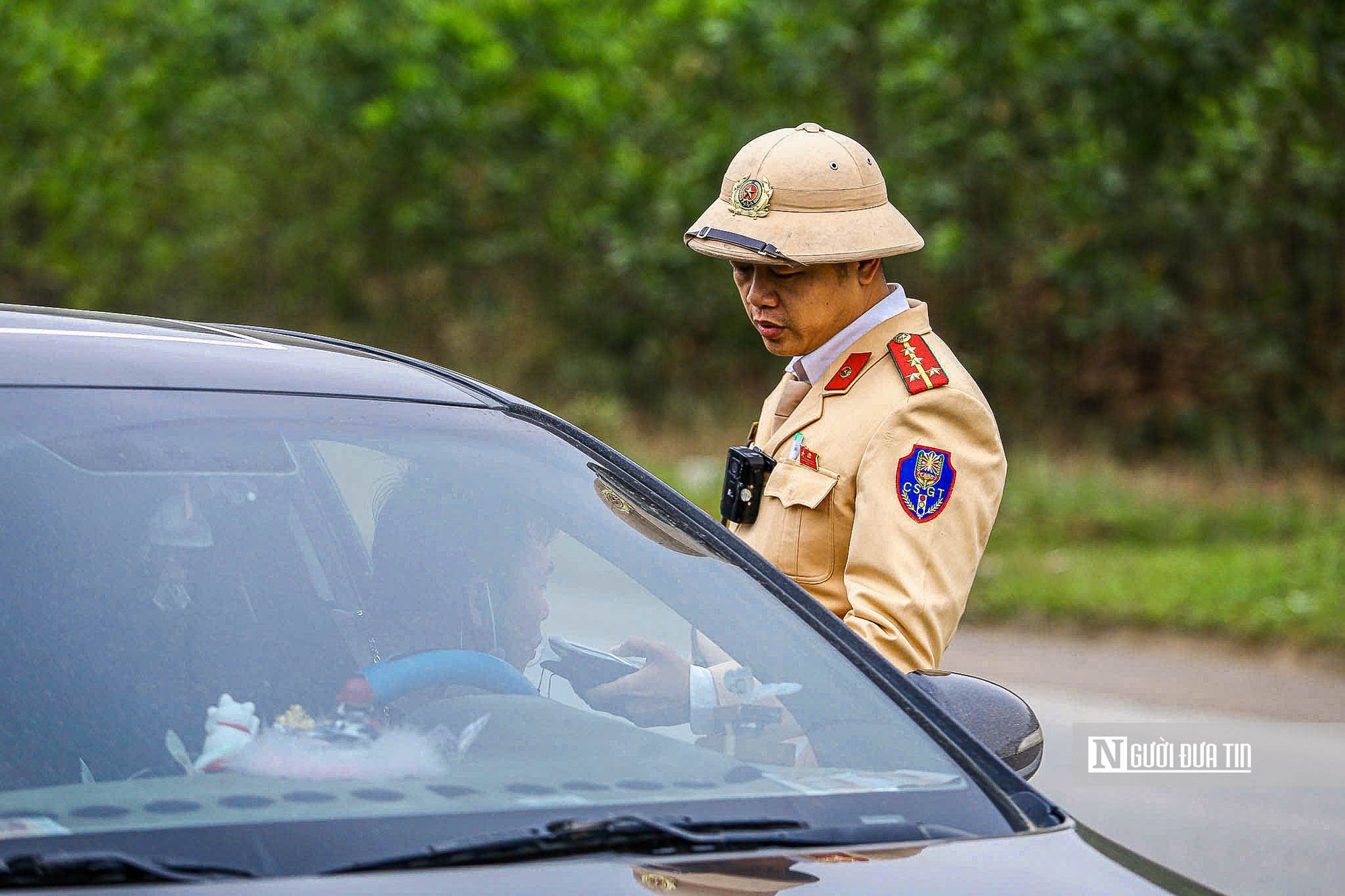 Vội về qu&ecirc; ăn Tết, nhiều t&agrave;i xế nhận giấy phạt- Ảnh 3.