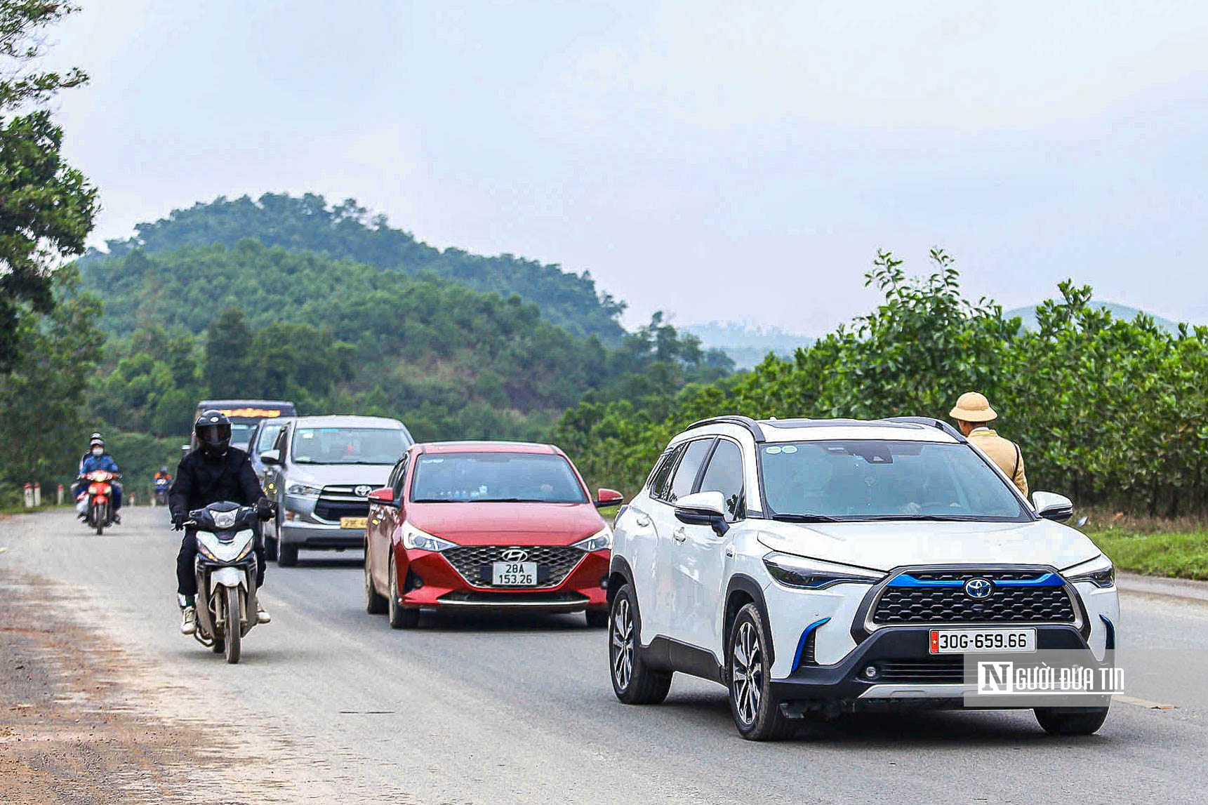 Vội về qu&ecirc; ăn Tết, nhiều t&agrave;i xế nhận giấy phạt- Ảnh 1.