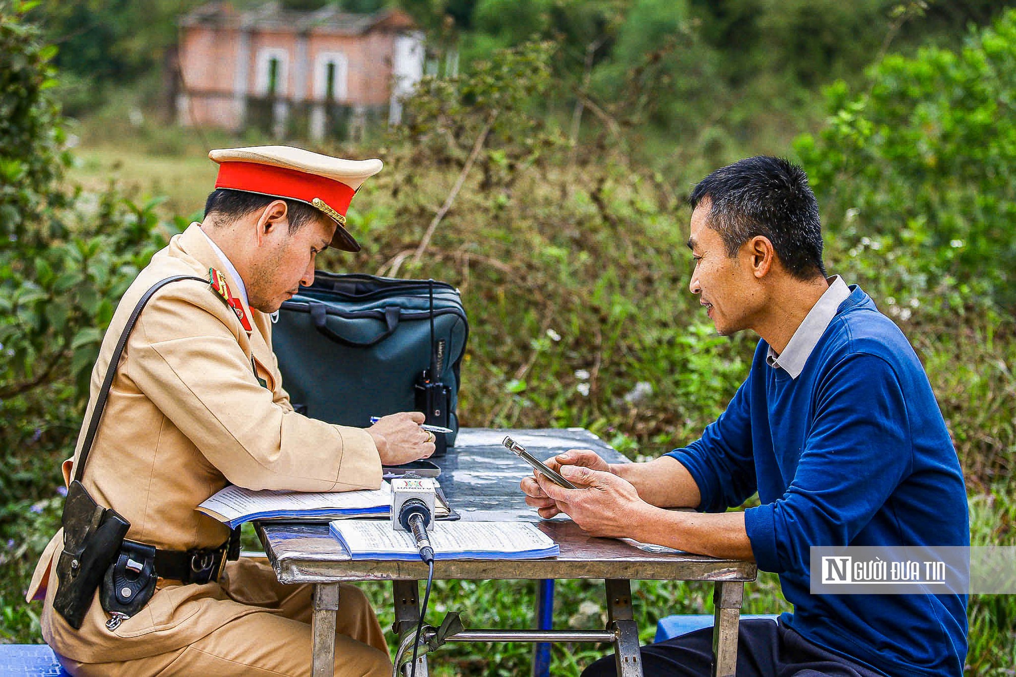 Vội về qu&ecirc; ăn Tết, nhiều t&agrave;i xế nhận giấy phạt- Ảnh 12.