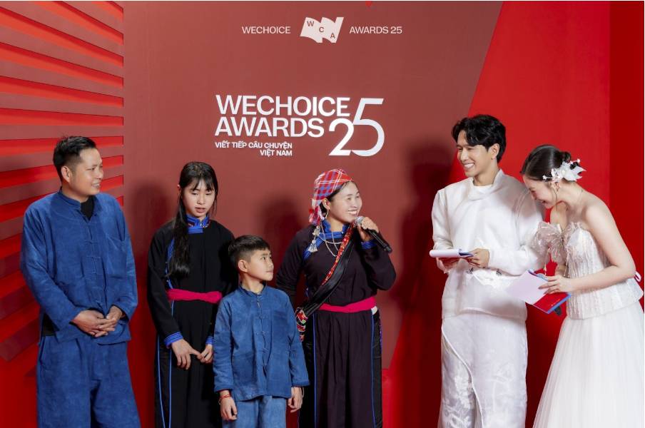 Lần đầu l&ecirc;n thảm đỏ WeChoice của người h&ugrave;ng đời thường: Diện mạo đổi nhưng tinh thần truyền cảm hứng vẫn vẹn nguy&ecirc;n- Ảnh 4.