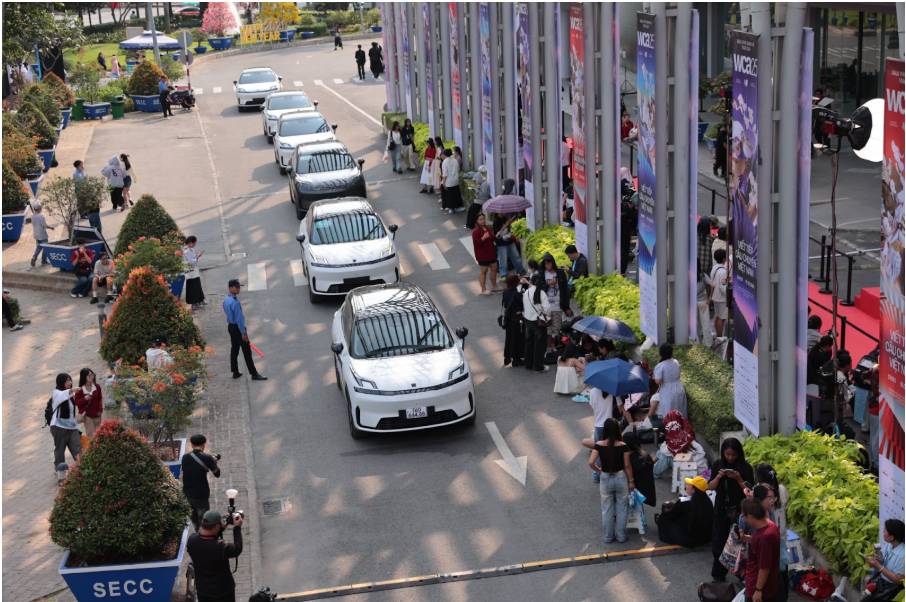 Lần đầu l&ecirc;n thảm đỏ WeChoice của người h&ugrave;ng đời thường: Diện mạo đổi nhưng tinh thần truyền cảm hứng vẫn vẹn nguy&ecirc;n- Ảnh 6.