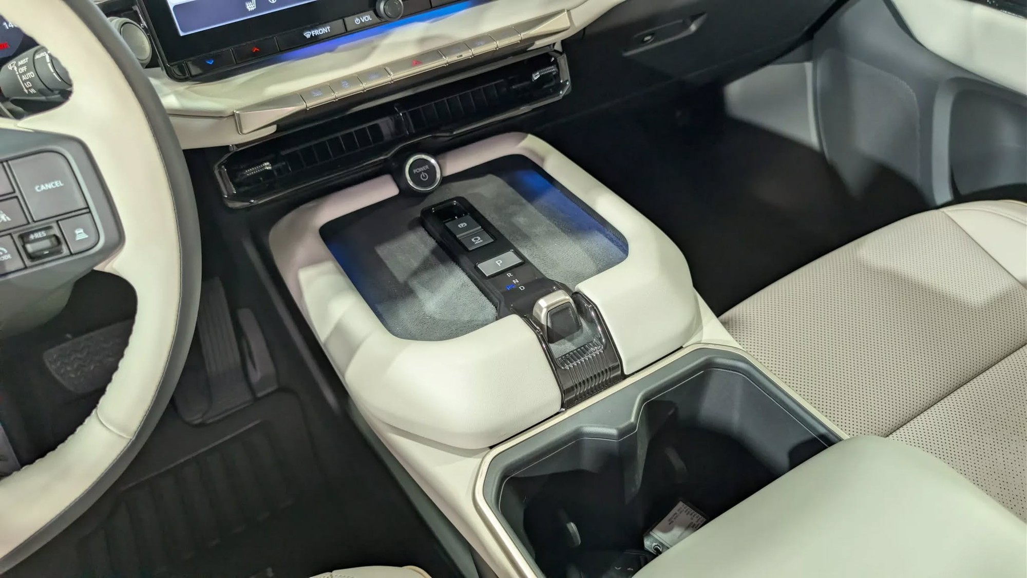 Toyota Highlander 2026 ra mắt: Lột xác hoàn toàn, chỉ có bản thuần điện, chạy TP HCM - Nha Trang không cần sạc- Ảnh 5. Toyota Highlander 2026 ra mắt: Lột xác hoàn toàn, chỉ có bản thuần điện, chạy TP HCM - Nha Trang không cần sạc- Ảnh 5.