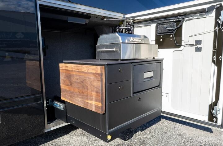 Kh&aacute;m ph&aacute; nh&agrave; di động Loki Prevost sang trọng, gi&aacute; 54 tỷ đồng- Ảnh 11.