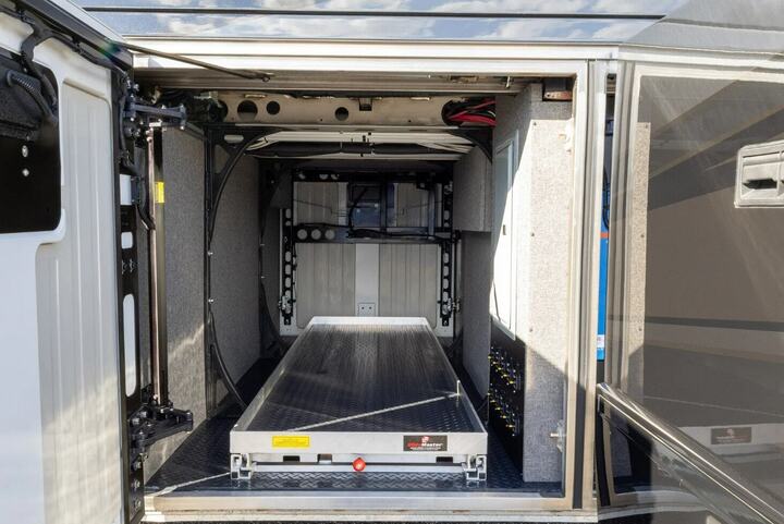 Kh&aacute;m ph&aacute; nh&agrave; di động Loki Prevost sang trọng, gi&aacute; 54 tỷ đồng- Ảnh 12.