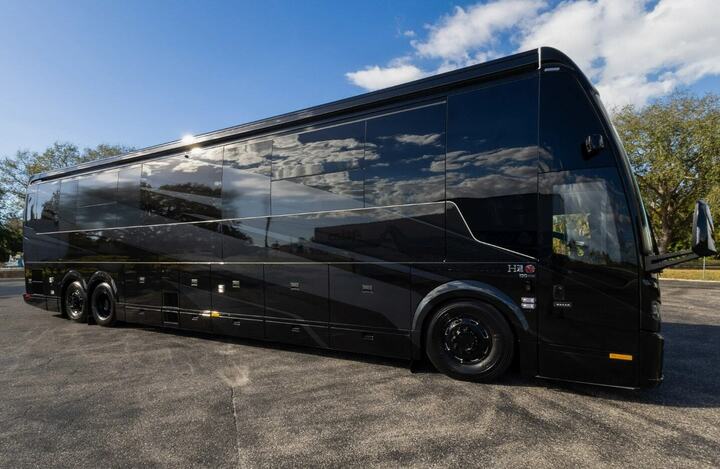 Kh&aacute;m ph&aacute; nh&agrave; di động Loki Prevost sang trọng, gi&aacute; 54 tỷ đồng- Ảnh 1.