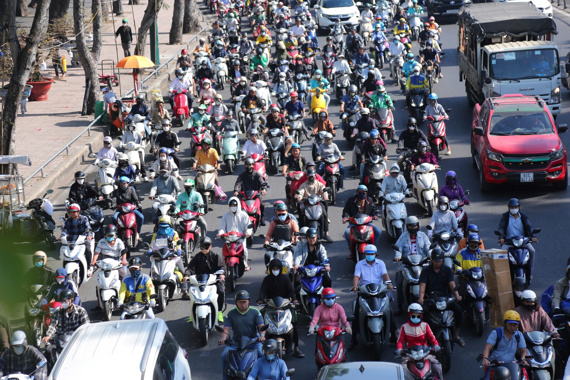 TP.HCM: Phương &aacute;n ph&acirc;n luồng giao th&ocirc;ng c&aacute;c cửa ng&otilde; dịp cao điểm Tết Nguy&ecirc;n đ&aacute;n- Ảnh 1.