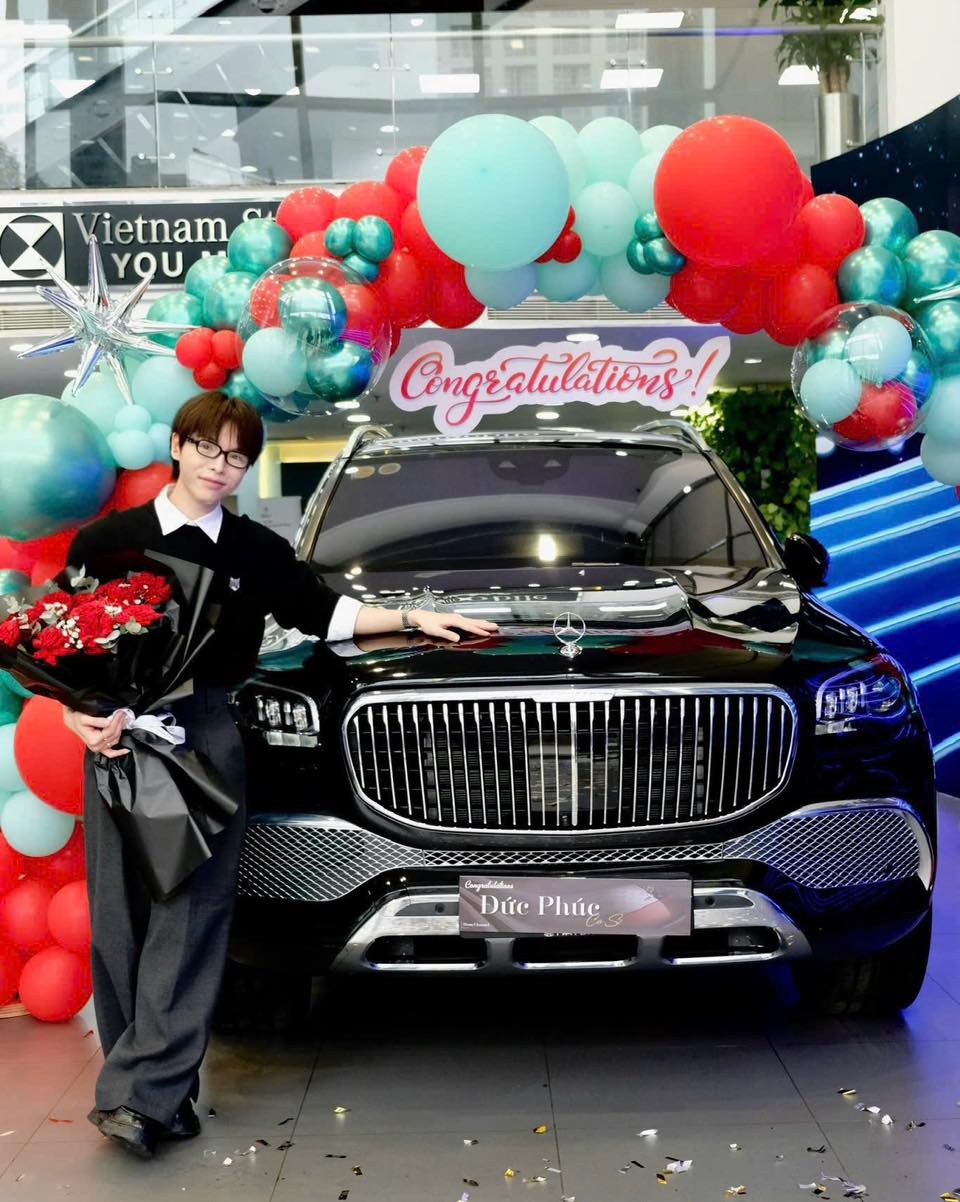 &lsquo;Ho&agrave;ng tử nhạc cưới&rsquo; Đức Ph&uacute;c chốt sổ cuối năm cực gắt: Sắm Mercedes-Maybach GLS ni&ecirc;m yết gần 9 tỷ đồng đ&uacute;ng Valentine để kịp chơi Tết- Ảnh 2.