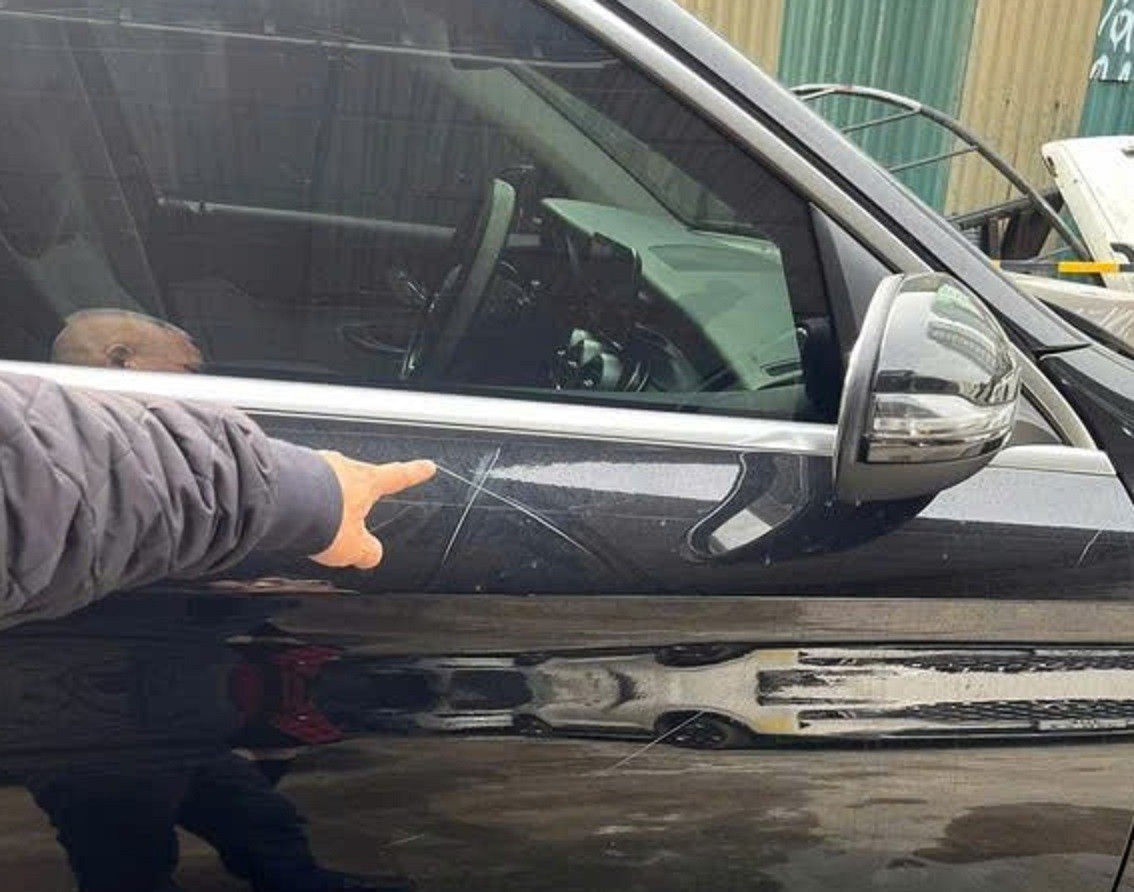 Khởi tố h&igrave;nh sự vụ &ocirc; t&ocirc; bị c&agrave;o xước xe v&igrave; đỗ trước cửa nh&agrave; ở H&agrave; Nội- Ảnh 1.