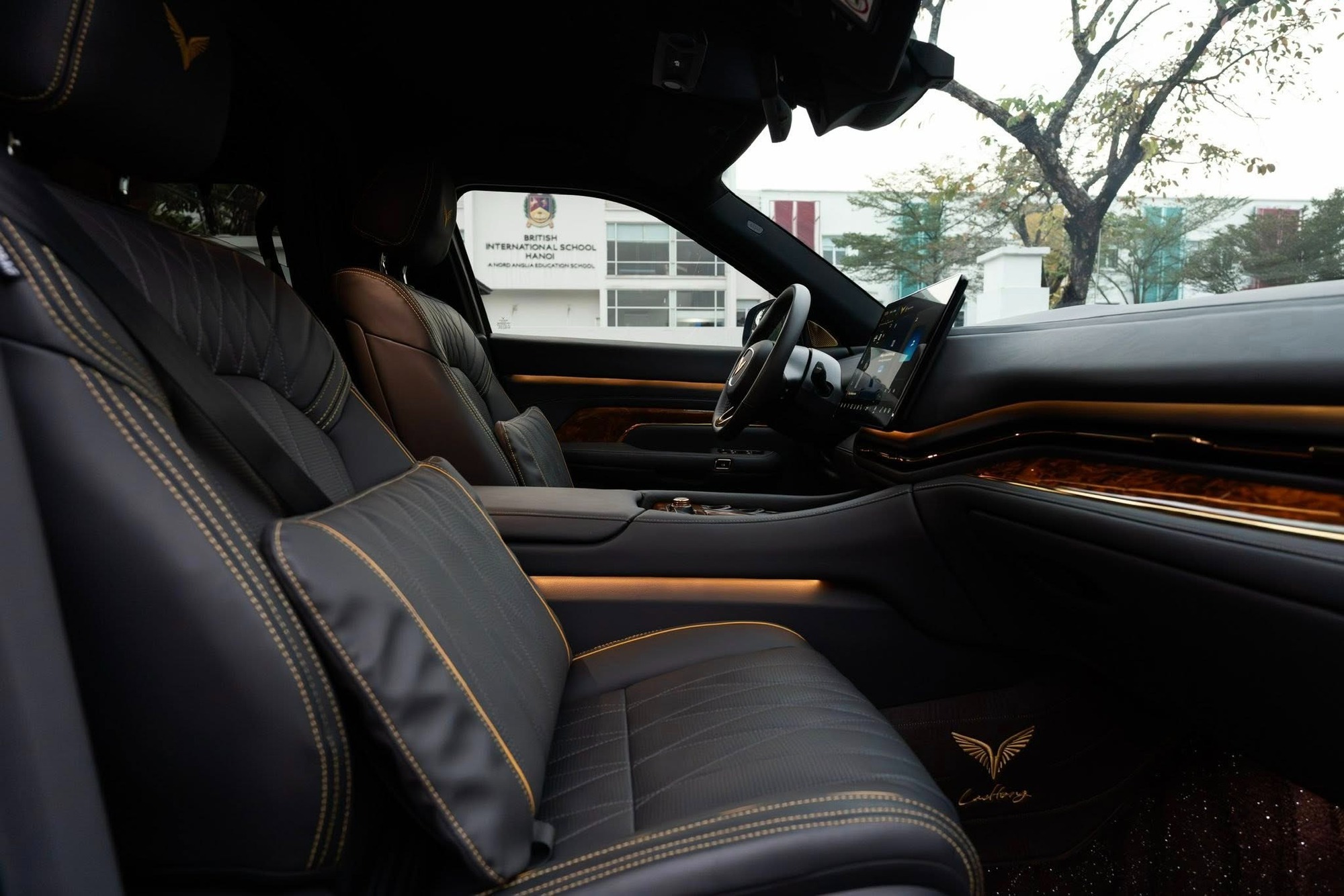 CEO GSM flex nhẹ Lạc Hồng 900 LX bản ghi xám cực lạ, 'vibe' chủ tịch ngập tràn: 'Tôi thay đổi để nhìn lực và trẻ trung hợp với độ tuổi 18+ của mình'- Ảnh 7. CEO GSM flex nhẹ Lạc Hồng 900 LX bản ghi xám cực lạ, 'vibe' chủ tịch ngập tràn: 'Tôi thay đổi để nhìn lực và trẻ trung hợp với độ tuổi 18+ của mình'- Ảnh 7.