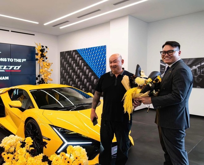 Lamborghini Revuelto đầu tiên tại Việt Nam ra biển: Xe đắt ngang 4 căn chung cư cao cấp nhưng tiền biển 'check var' xong mới bất ngờ- Ảnh 3. Lamborghini Revuelto đầu tiên tại Việt Nam ra biển: Xe đắt ngang 4 căn chung cư cao cấp nhưng tiền biển 'check var' xong mới bất ngờ- Ảnh 3.