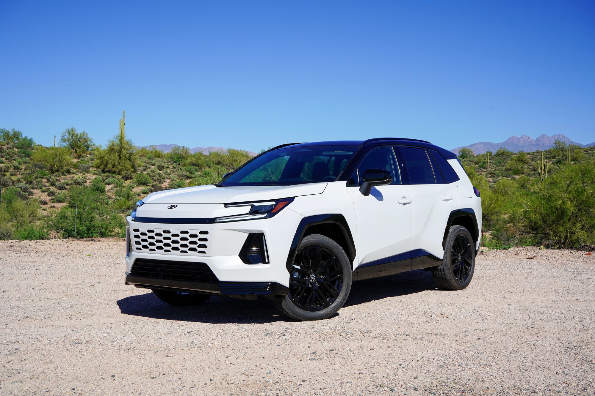 Mẫu xe Toyota n&agrave;y b&aacute;n chạy đến độ h&atilde;ng phải k&ecirc;u gọi đại l&yacute; b&aacute;n xe kh&aacute;c: Đ&atilde; c&oacute; mặt ở Đ&ocirc;ng Nam &Aacute; nhưng kh&oacute; sớm ra mắt?- Ảnh 1.