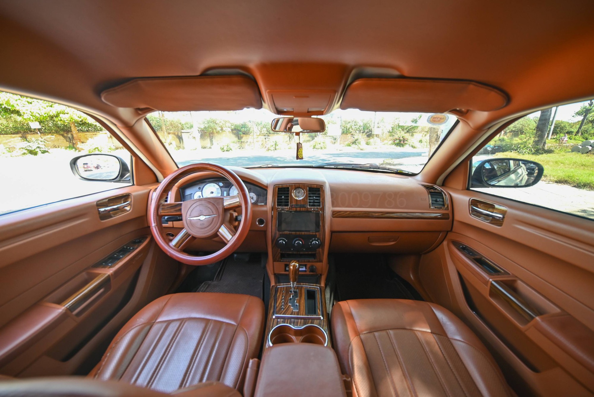 Rao Chrysler 300C hơn 500 triệu đồng, người bán cho biết: ‘Đời sâu nhưng rất lực’- Ảnh 3. Rao Chrysler 300C hơn 500 triệu đồng, người bán cho biết: ‘Đời sâu nhưng rất lực’- Ảnh 3.