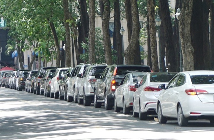 Đi &ocirc; t&ocirc; ch&uacute;c Tết, đỗ xe thế n&agrave;o để kh&ocirc;ng bị phạt?- Ảnh 1.