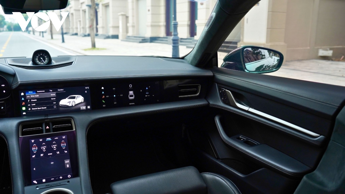 Ngắm Porsche Taycan Turbo Cross Turismo m&agrave;u độc lạ gi&aacute; gần 9 tỷ đồng- Ảnh 6.