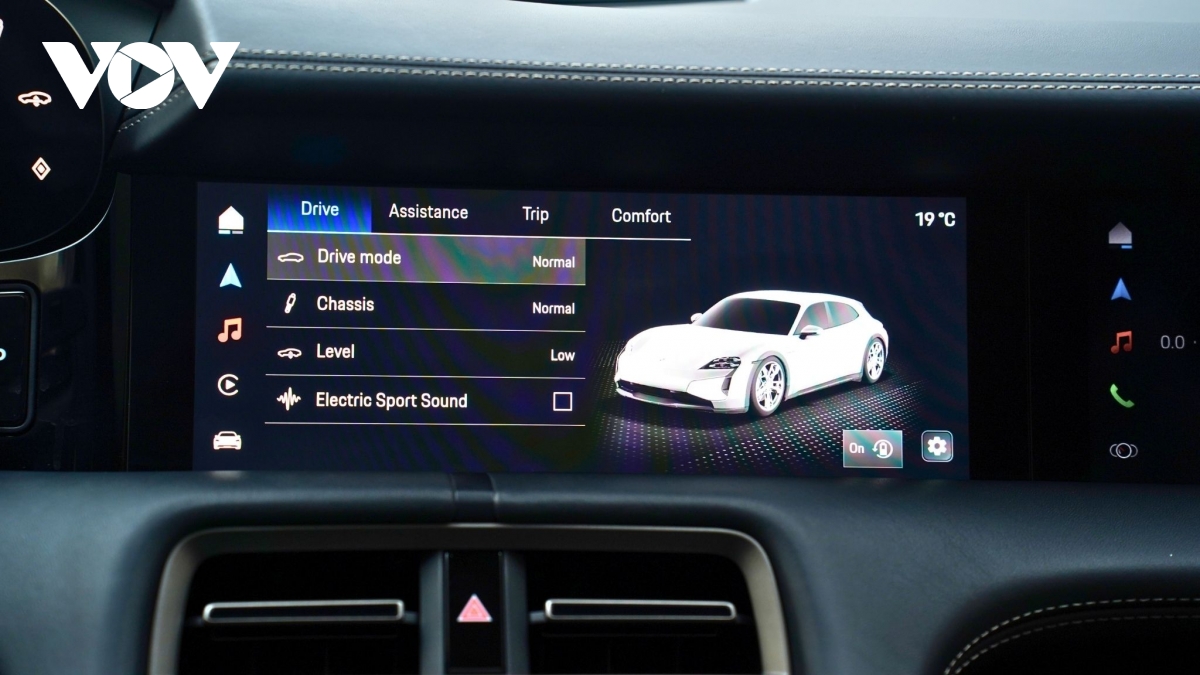 Ngắm Porsche Taycan Turbo Cross Turismo m&agrave;u độc lạ gi&aacute; gần 9 tỷ đồng- Ảnh 21.