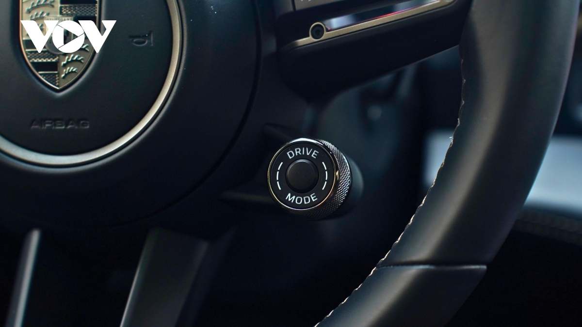 Ngắm Porsche Taycan Turbo Cross Turismo m&agrave;u độc lạ gi&aacute; gần 9 tỷ đồng- Ảnh 23.