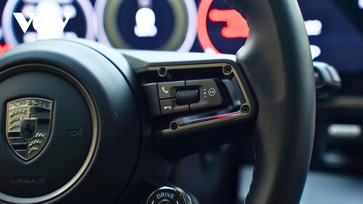 Ngắm Porsche Taycan Turbo Cross Turismo m&agrave;u độc lạ gi&aacute; gần 9 tỷ đồng- Ảnh 24.