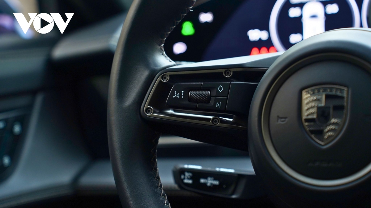 Ngắm Porsche Taycan Turbo Cross Turismo m&agrave;u độc lạ gi&aacute; gần 9 tỷ đồng- Ảnh 25.