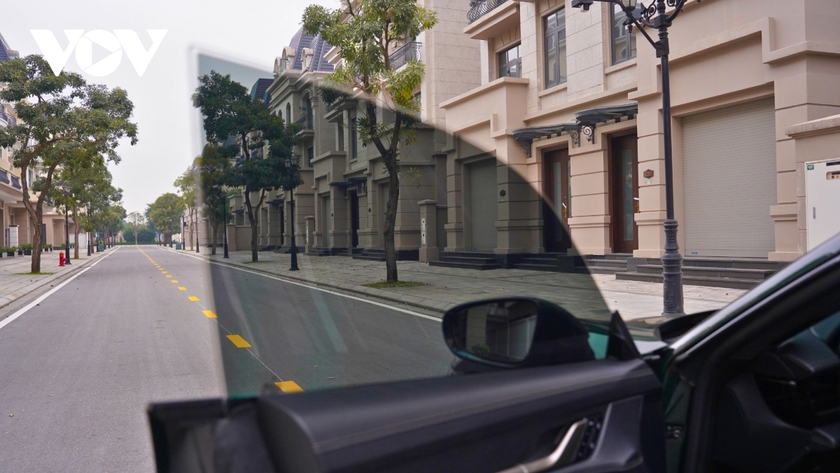 Ngắm Porsche Taycan Turbo Cross Turismo m&agrave;u độc lạ gi&aacute; gần 9 tỷ đồng- Ảnh 26.