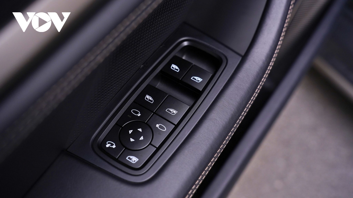 Ngắm Porsche Taycan Turbo Cross Turismo m&agrave;u độc lạ gi&aacute; gần 9 tỷ đồng- Ảnh 28.