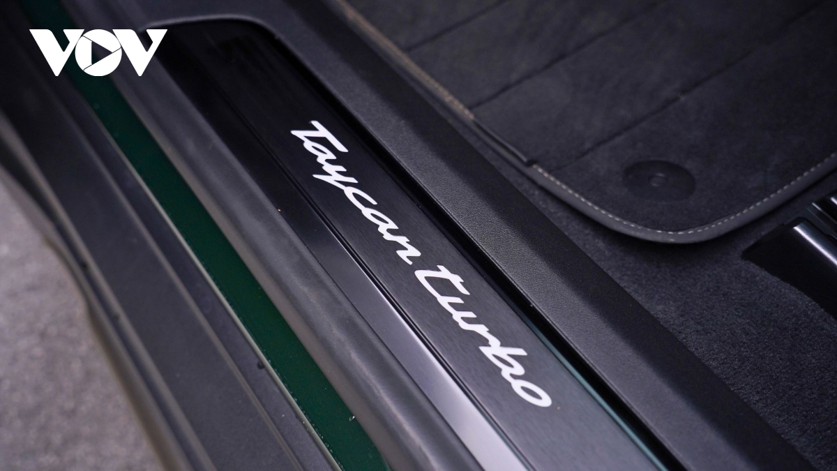 Ngắm Porsche Taycan Turbo Cross Turismo m&agrave;u độc lạ gi&aacute; gần 9 tỷ đồng- Ảnh 29.