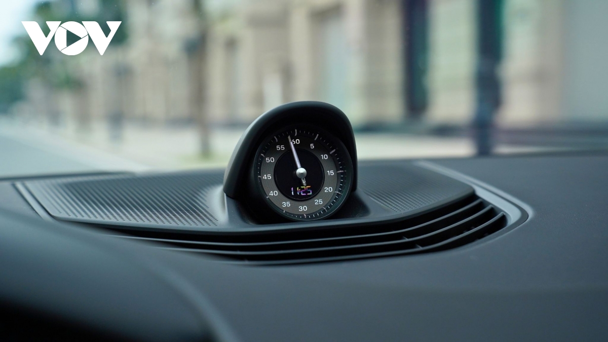 Ngắm Porsche Taycan Turbo Cross Turismo m&agrave;u độc lạ gi&aacute; gần 9 tỷ đồng- Ảnh 32.