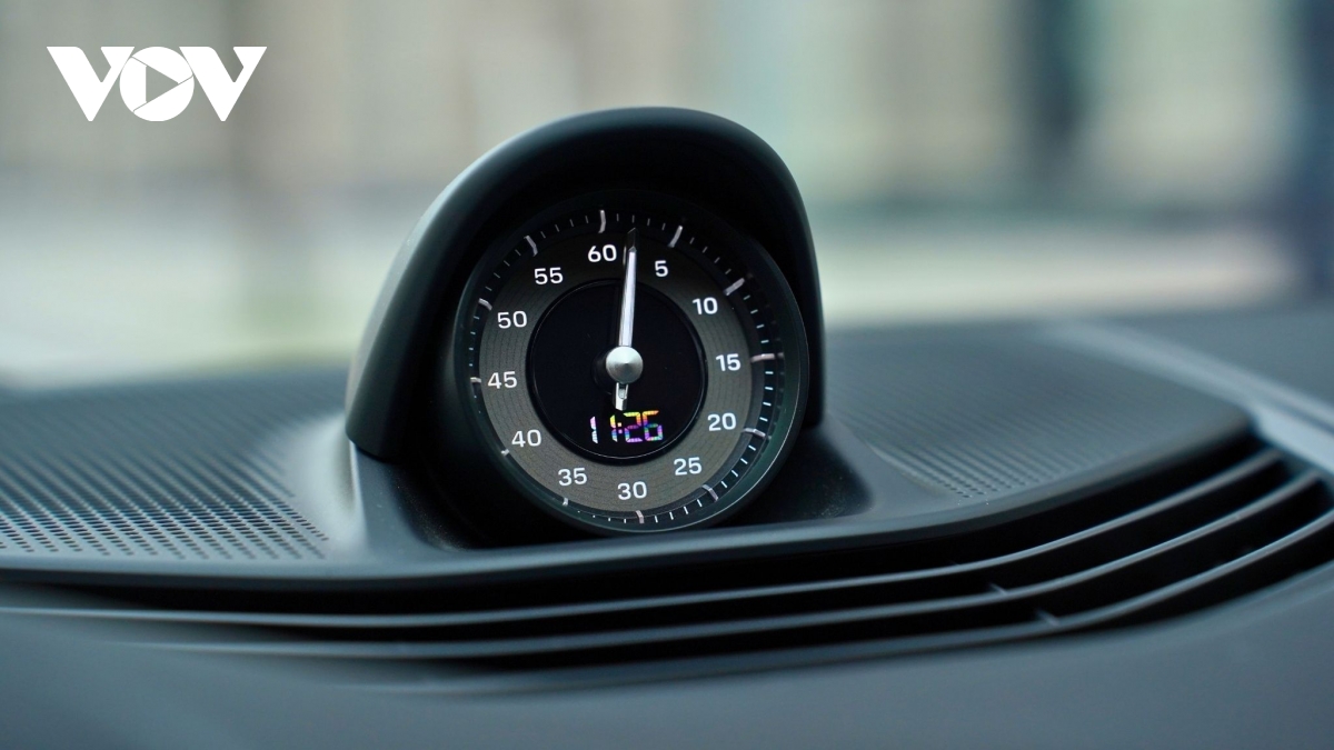 Ngắm Porsche Taycan Turbo Cross Turismo m&agrave;u độc lạ gi&aacute; gần 9 tỷ đồng- Ảnh 33.