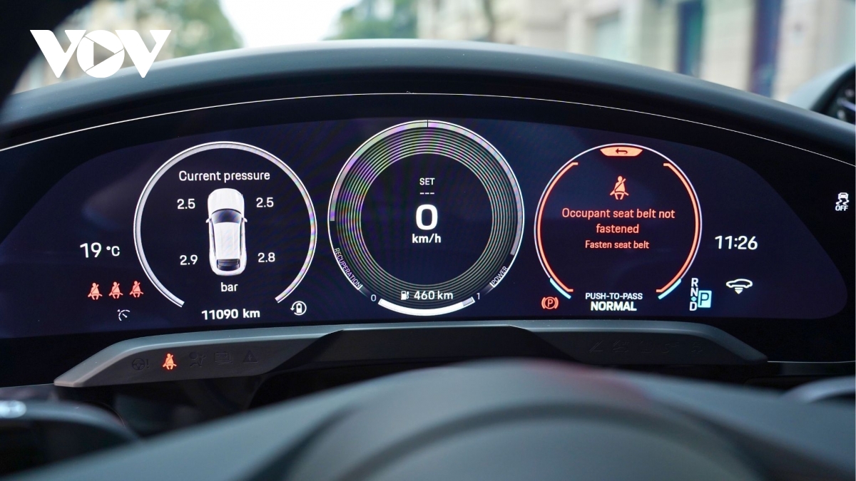 Ngắm Porsche Taycan Turbo Cross Turismo m&agrave;u độc lạ gi&aacute; gần 9 tỷ đồng- Ảnh 35.