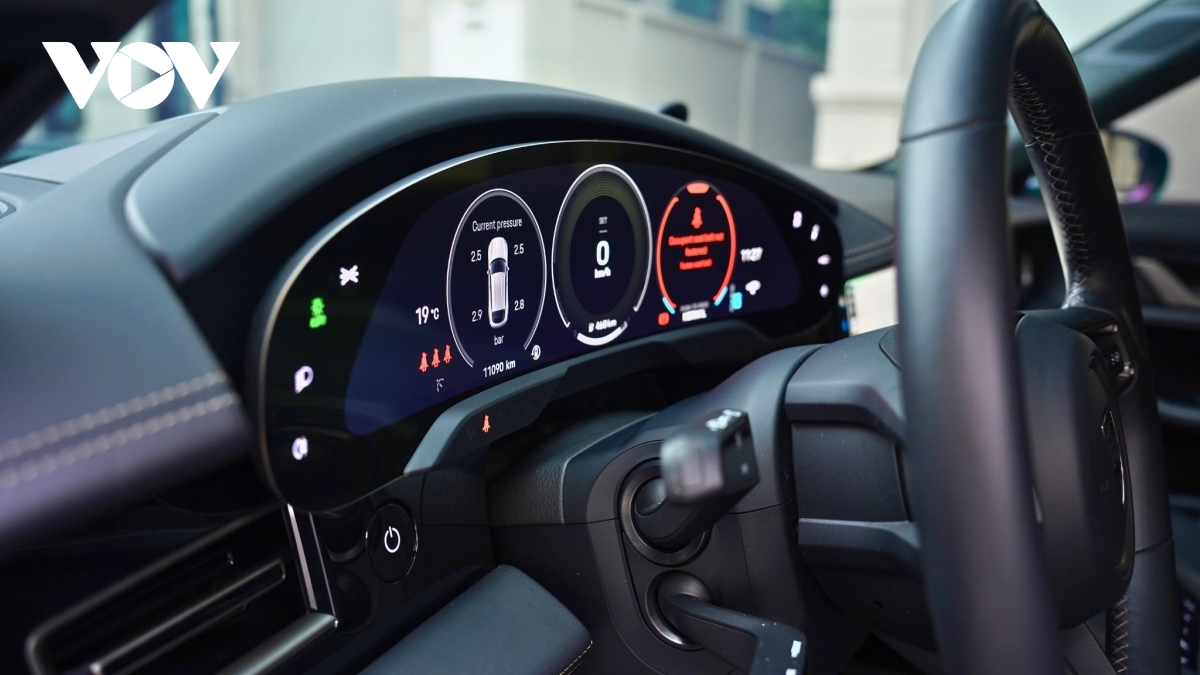 Ngắm Porsche Taycan Turbo Cross Turismo m&agrave;u độc lạ gi&aacute; gần 9 tỷ đồng- Ảnh 36.