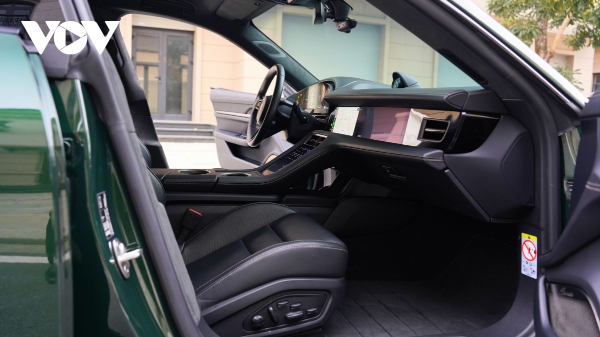 Ngắm Porsche Taycan Turbo Cross Turismo m&agrave;u độc lạ gi&aacute; gần 9 tỷ đồng- Ảnh 37.