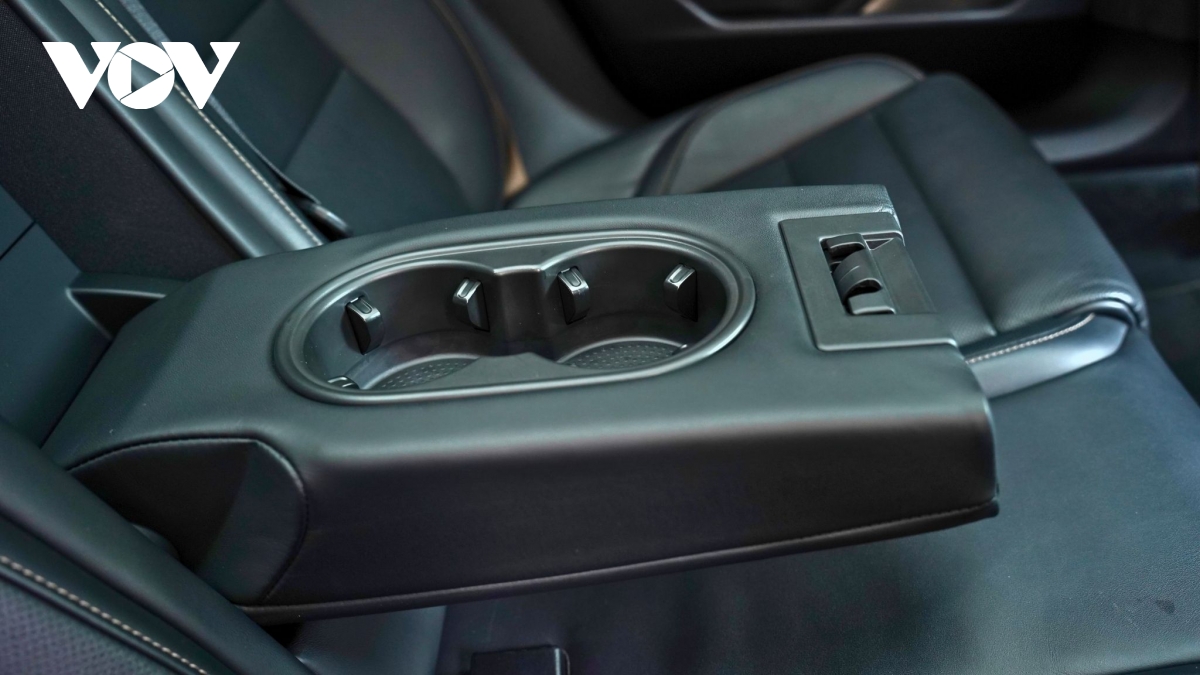 Ngắm Porsche Taycan Turbo Cross Turismo m&agrave;u độc lạ gi&aacute; gần 9 tỷ đồng- Ảnh 14.