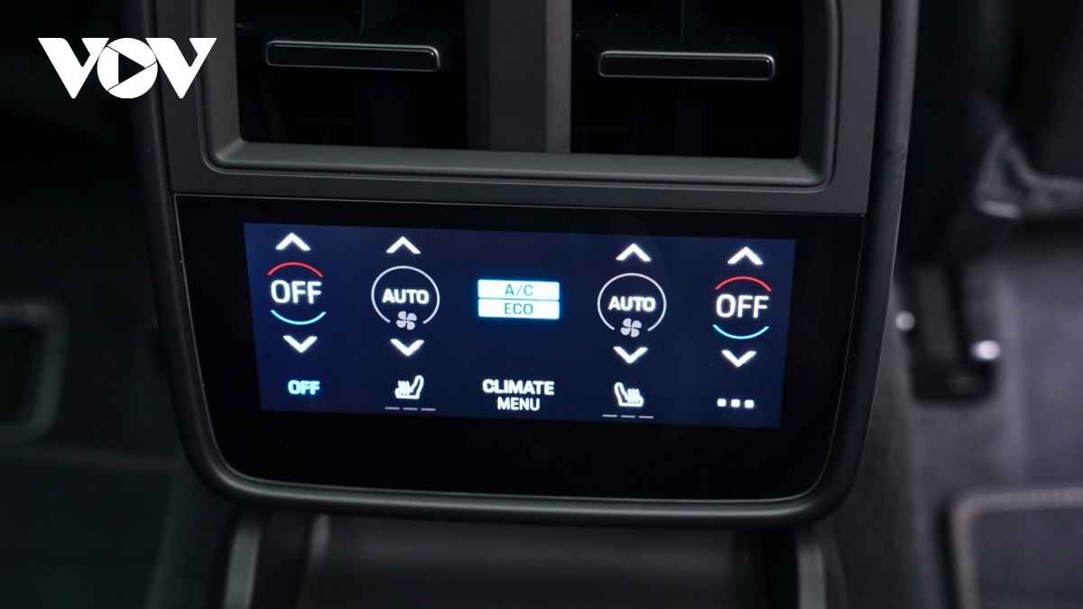 Ngắm Porsche Taycan Turbo Cross Turismo m&agrave;u độc lạ gi&aacute; gần 9 tỷ đồng- Ảnh 15.