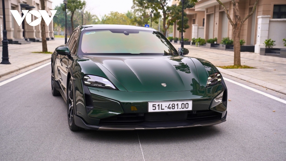 Ngắm Porsche Taycan Turbo Cross Turismo m&agrave;u độc lạ gi&aacute; gần 9 tỷ đồng- Ảnh 1.