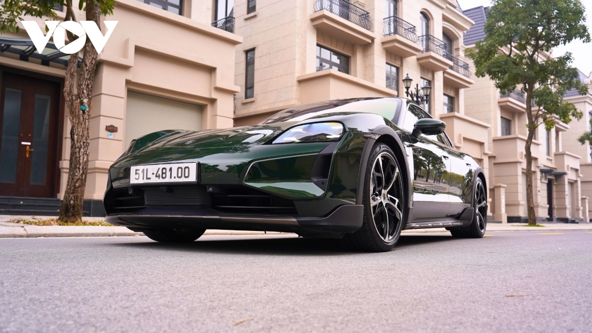 Ngắm Porsche Taycan Turbo Cross Turismo m&agrave;u độc lạ gi&aacute; gần 9 tỷ đồng- Ảnh 49.