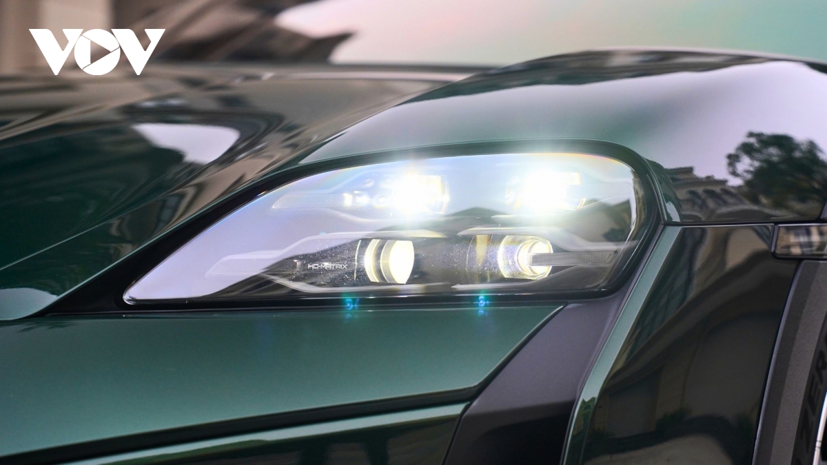 Ngắm Porsche Taycan Turbo Cross Turismo m&agrave;u độc lạ gi&aacute; gần 9 tỷ đồng- Ảnh 51.