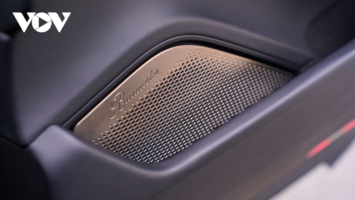 Ngắm Porsche Taycan Turbo Cross Turismo m&agrave;u độc lạ gi&aacute; gần 9 tỷ đồng- Ảnh 16.