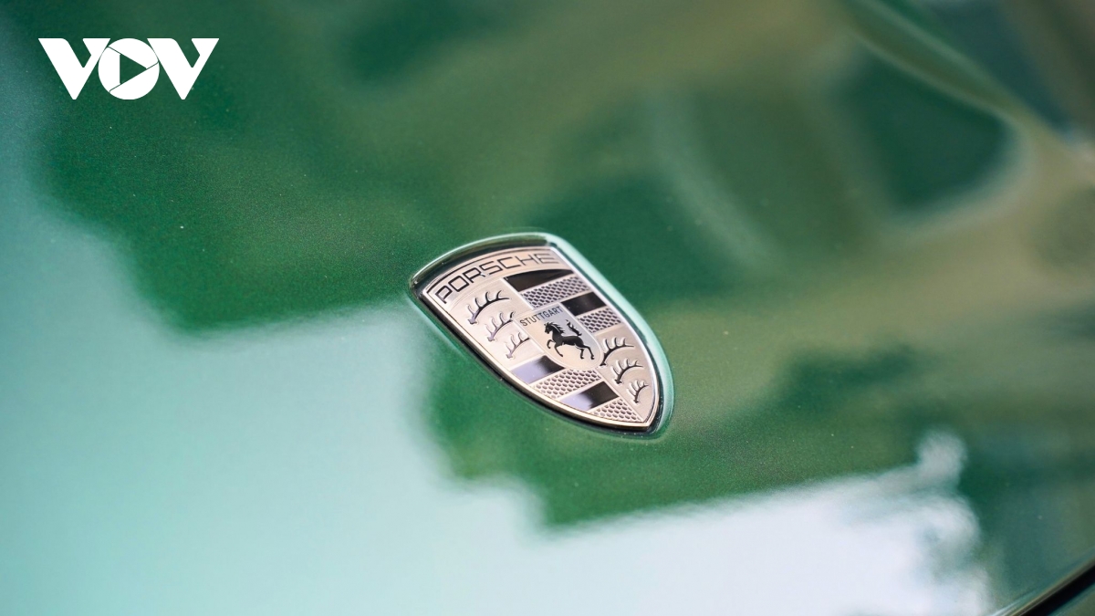 Ngắm Porsche Taycan Turbo Cross Turismo m&agrave;u độc lạ gi&aacute; gần 9 tỷ đồng- Ảnh 10.