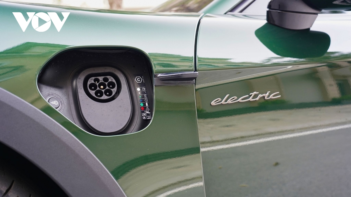 Ngắm Porsche Taycan Turbo Cross Turismo m&agrave;u độc lạ gi&aacute; gần 9 tỷ đồng- Ảnh 54.