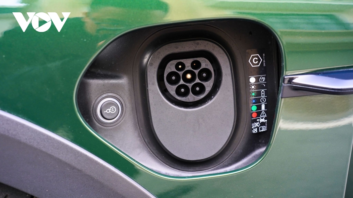 Ngắm Porsche Taycan Turbo Cross Turismo m&agrave;u độc lạ gi&aacute; gần 9 tỷ đồng- Ảnh 55.