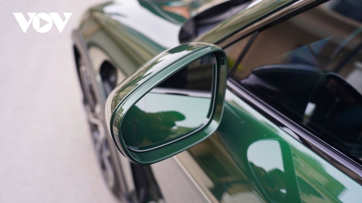 Ngắm Porsche Taycan Turbo Cross Turismo m&agrave;u độc lạ gi&aacute; gần 9 tỷ đồng- Ảnh 57.