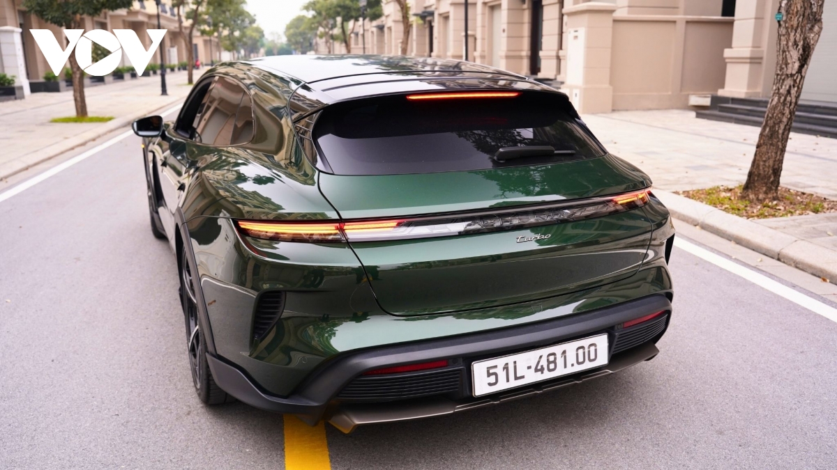 Ngắm Porsche Taycan Turbo Cross Turismo m&agrave;u độc lạ gi&aacute; gần 9 tỷ đồng- Ảnh 60.