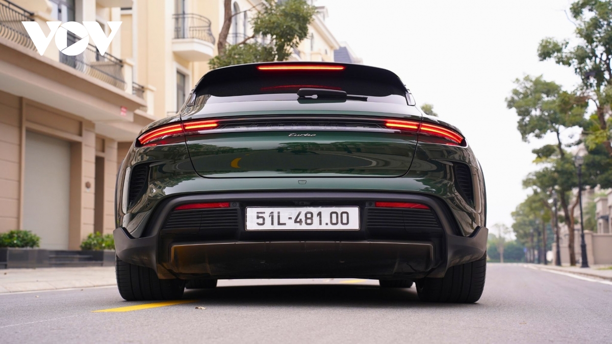 Ngắm Porsche Taycan Turbo Cross Turismo m&agrave;u độc lạ gi&aacute; gần 9 tỷ đồng- Ảnh 61.
