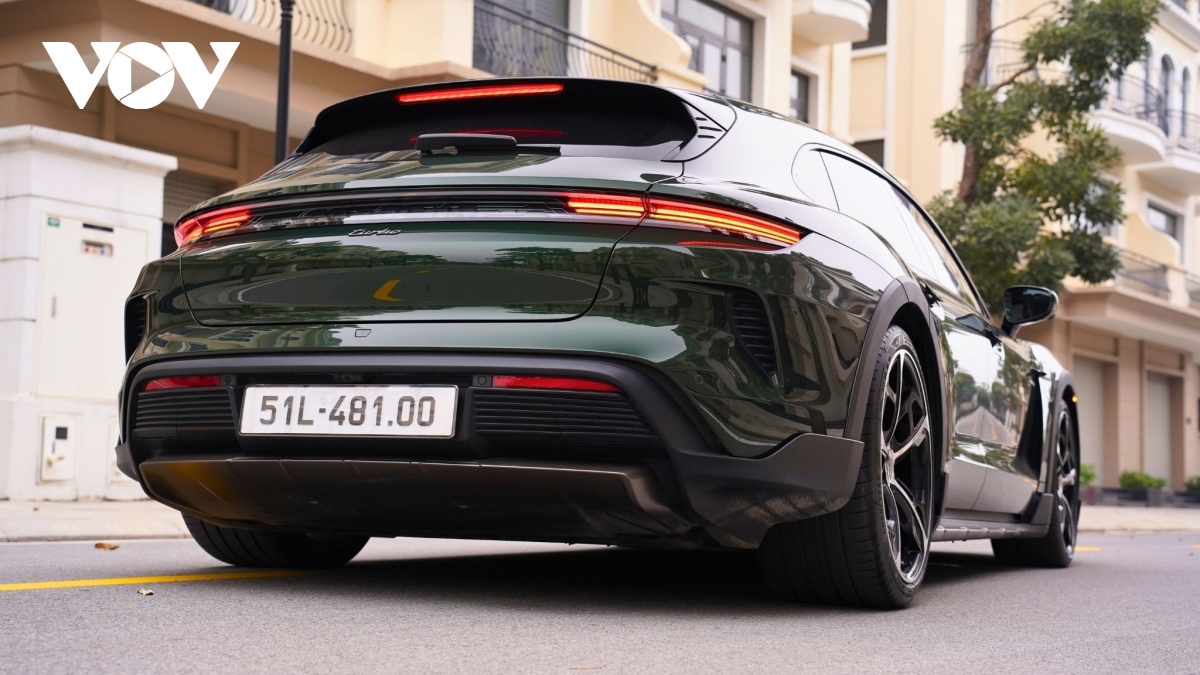 Ngắm Porsche Taycan Turbo Cross Turismo m&agrave;u độc lạ gi&aacute; gần 9 tỷ đồng- Ảnh 62.