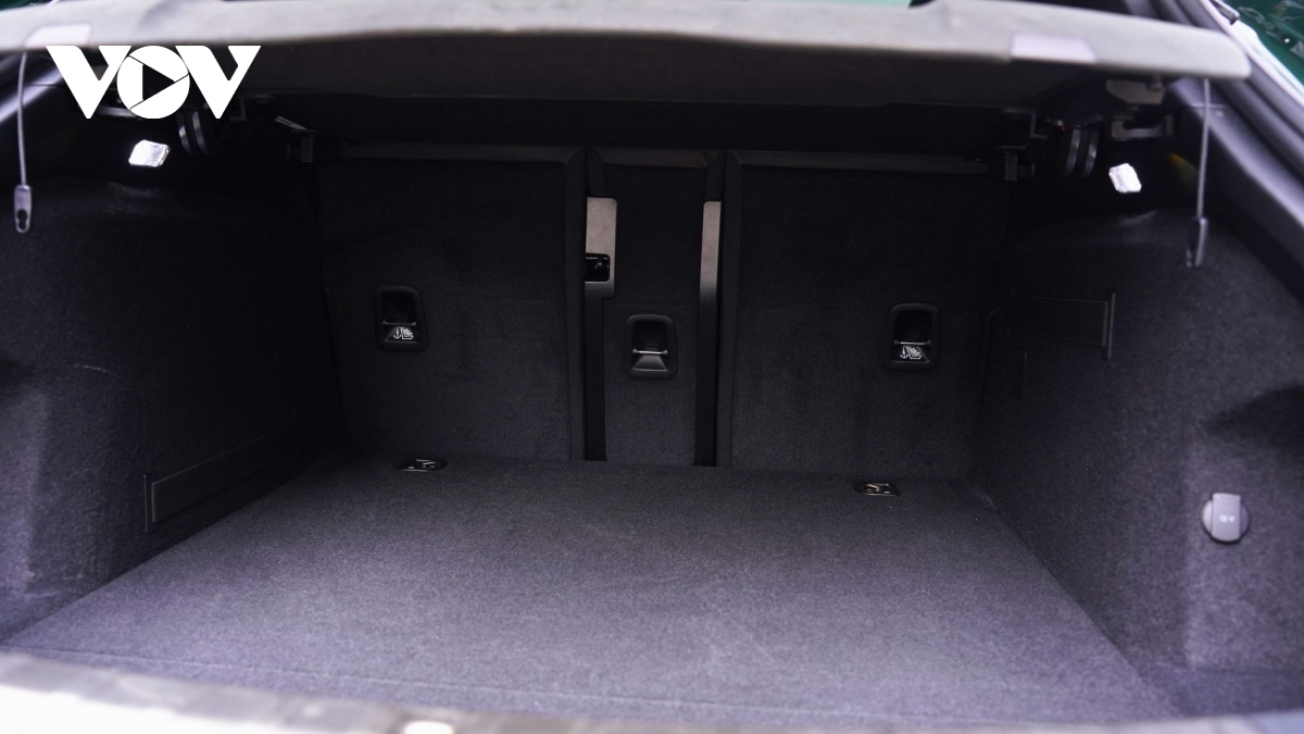 Ngắm Porsche Taycan Turbo Cross Turismo m&agrave;u độc lạ gi&aacute; gần 9 tỷ đồng- Ảnh 67.